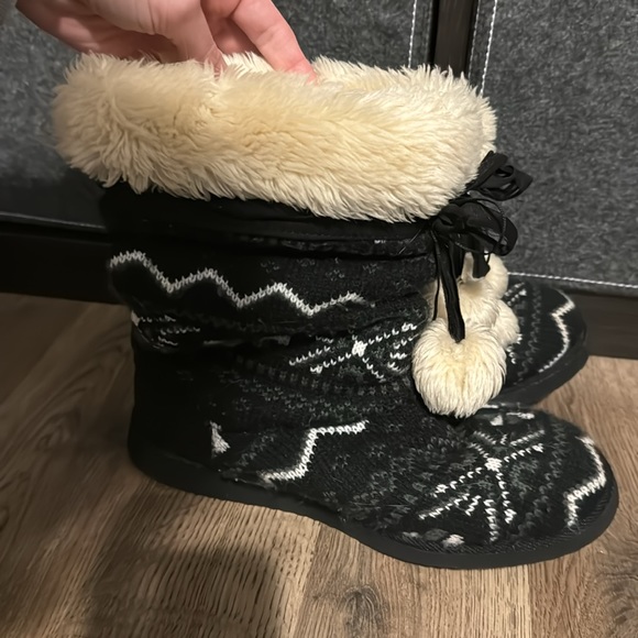 Mudd Winter Slipper Boots - Picture 2 of 5